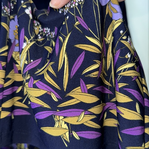 Size medium palazzo pants (can fit a size large) - Picture 2 of 8